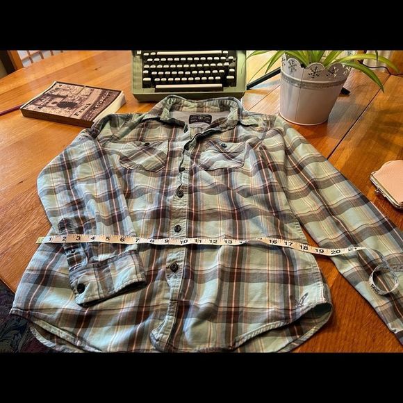 ⭐️HOST PIC⭐️ American Eagle Outfitters button down shirt. - Picture 2 of 7